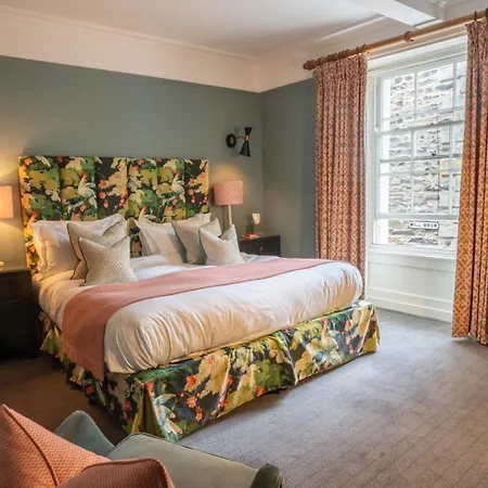 Plato's Hotel 5*